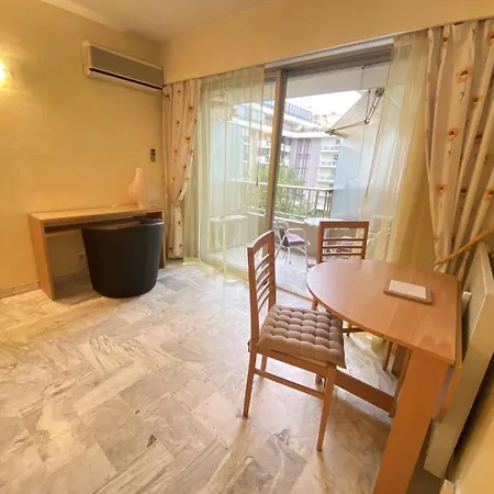 Appartement Proche Croisette - *